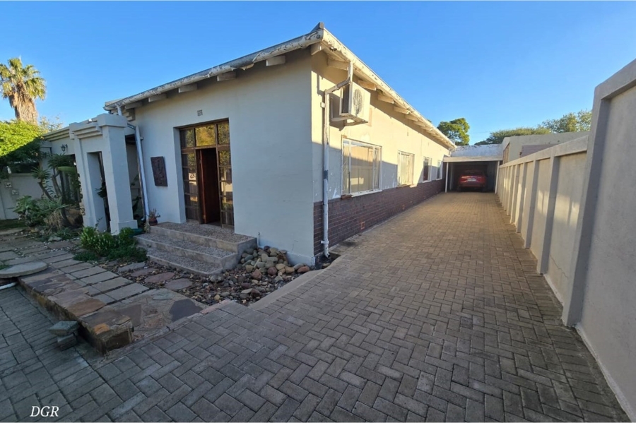 4 Bedroom Property for Sale in Herlear Northern Cape